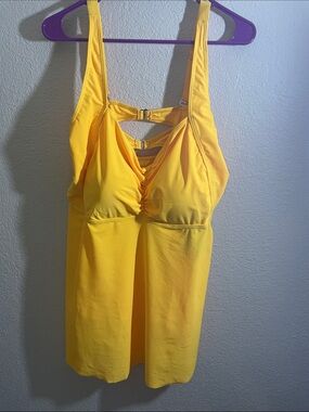 New Size 22W Bright Yellow Swim-top with Front Ruching and Black Shorts